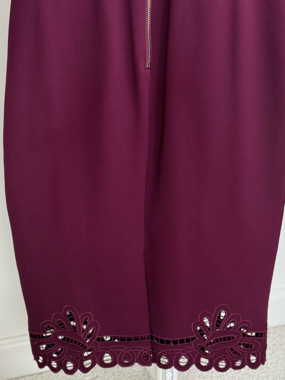 TED BAKER Burgundy Cutout Lace Sheath Dress Sz 1 / US 4 - Picture 11 of 14